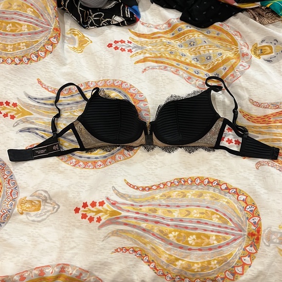 Victoria’s Secret Black lace Dream Angels Balconet 32D - Picture 6 of 8